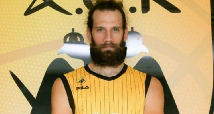 Βρώμικη ρατσιστική επίθεση σε παίκτη της ΑΕΚ: «Έχεις μια Τουρκάλα γυναίκα, με αηδιάζεις νέγρε»  - Media