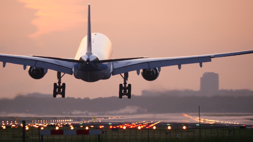 Ποιες... πτήσεις; - Με λιγότερα από τα μισά αεροπλάνα θα λειτουργούν οι αεροπορικές εταιρείες - Media
