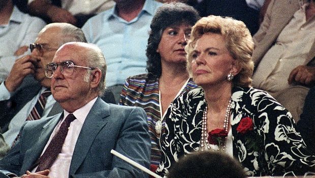 Η μοναδική φορά που ο Ανδρέας Παπανδρέου πήγε στο γήπεδο (Photos)  - Media