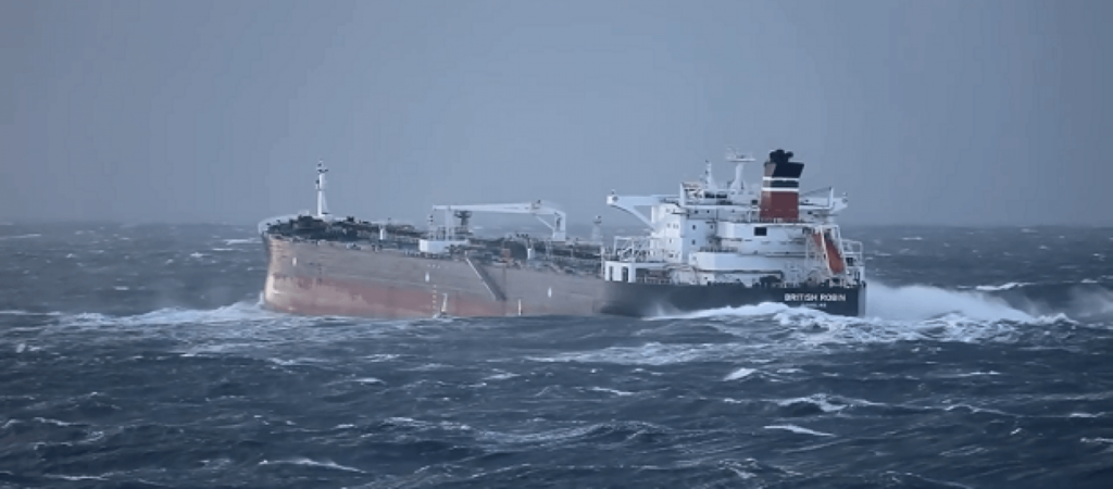 Θρίλερ στην Αλόννησο - Ακυβέρνητο δεξαμενόπλοιο με 26 επιβαίνοντες - Media