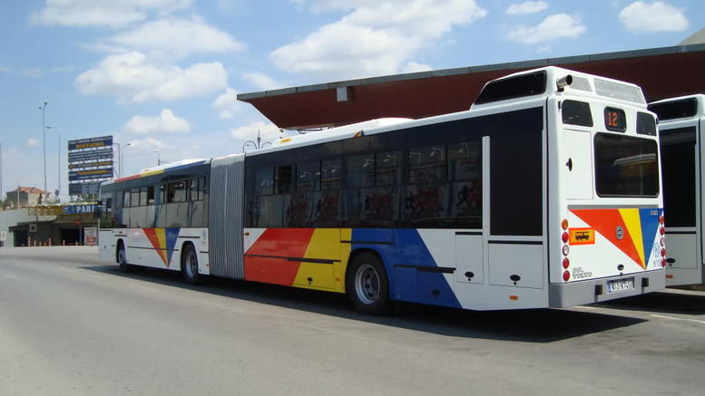 Πέθανε στο τιμόνι και συγκρούστηκε με λεωφορείο - Media