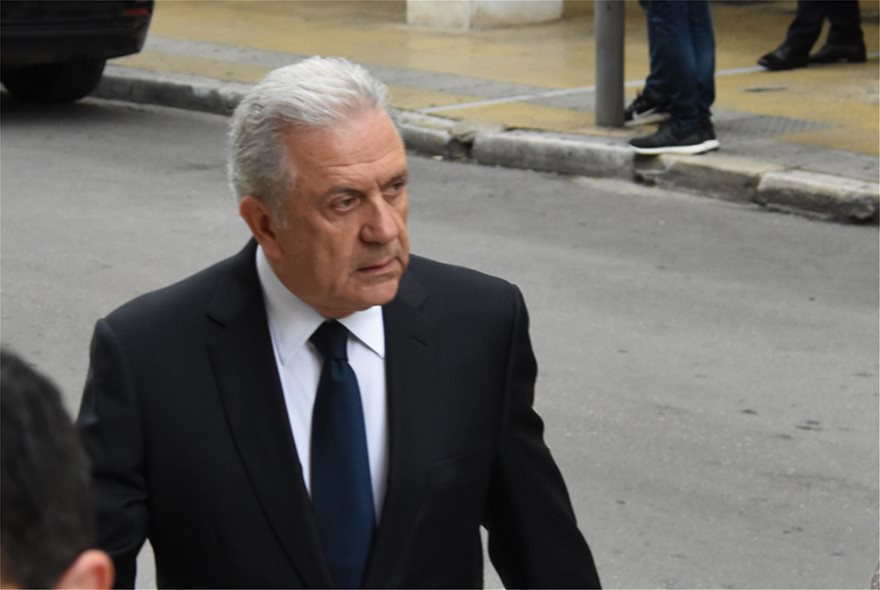 Αβραμόπουλος: Νίκη των ενωμένων δημοκρατών πολιτικών και των δημοκρατικών μας θεσμών - Media