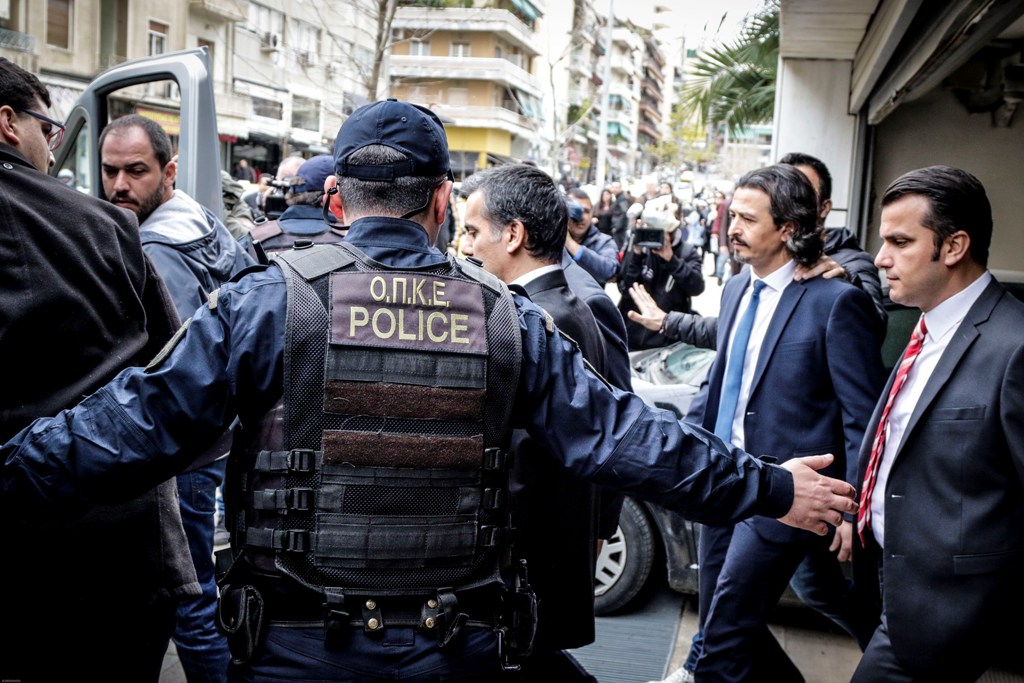 Πρώην πρόεδροι δικηγορικών συλλόγων για επικήρυξη των 8 Τούρκων αξιωματικών: «Πράξη εθνικής ταπείνωσης και προσβολής» - Media