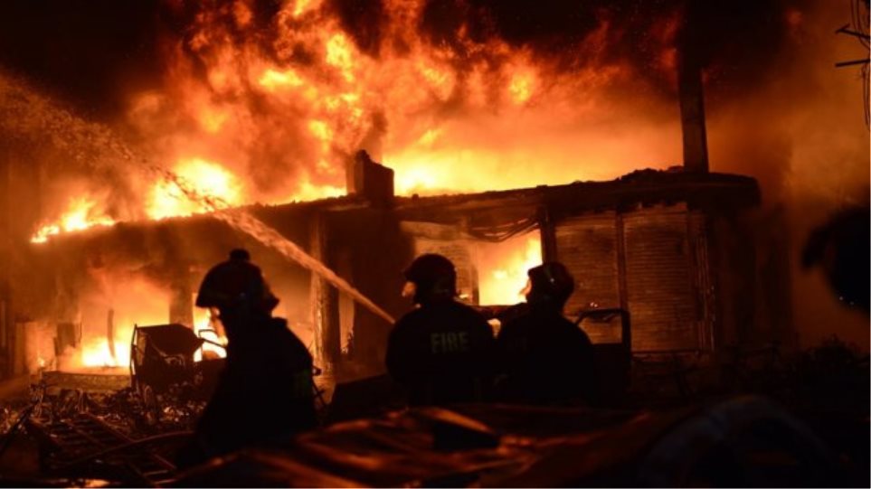 Τραγωδία στο Μπαγκλαντές: Πάνω από 70 νεκροί σε φωτιά που κατέκαψε πέντε κτίρια - Media
