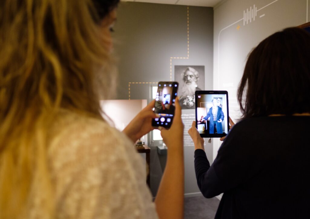 COSMOTE: Πιλοτική εφαρμογή υπηρεσιών Augmented Reality σε συνεργασία με την Nokia στο Μουσείο Τηλεπικοινωνιών του Ομίλου ΟΤΕ - Media
