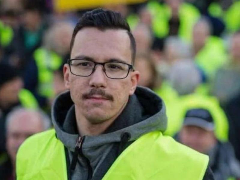 Γιάννης Σάκαρος: Ο Έλληνας «ηγέτης» των «κίτρινων γιλέκων» στη Γερμανία - Media