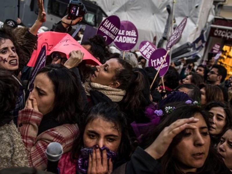 Τουρκία: Σοκάρουν τα στοιχεία για τη βία κατά των γυναικών  - Media