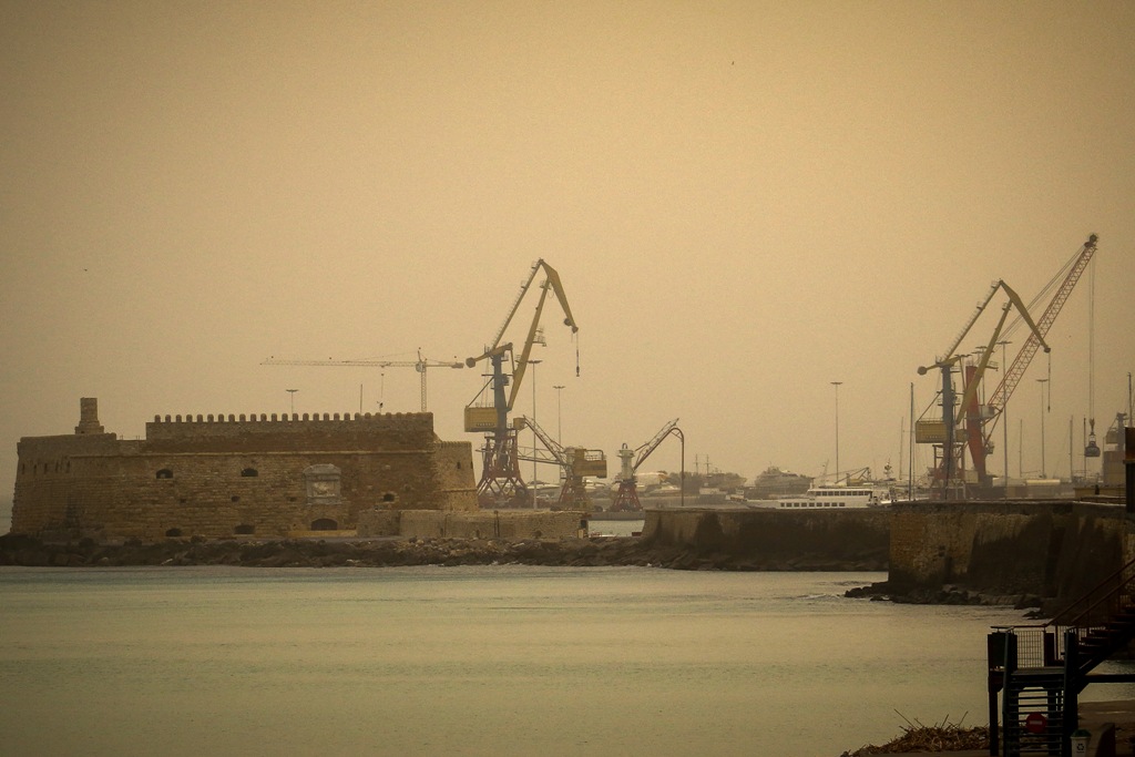 Αγριεύει ο καιρός με έντονα φαινόμενα και σκόνη από την Αφρική -  Πού θα χτυπήσει η κακοκαιρία (Photo/Video) - Media