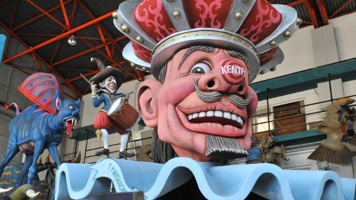 Στα άδυτα του Πατρινού Καρναβαλιού: Ο Κινγκ Κονγκ κι οι 300 του Λεωνίδα (Video) - Media