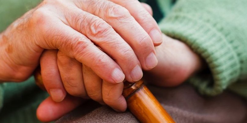 Σπείρα εξαπατούσε ηλικιωμένους στην Καλλιθέα - Πώς «ξεζούμισαν» από συνταξιούχους 34.500 ευρώ - Media