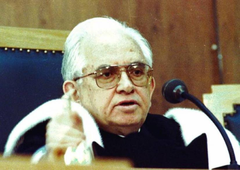 Πέθανε ο Βασίλης Κόκκινος - Media