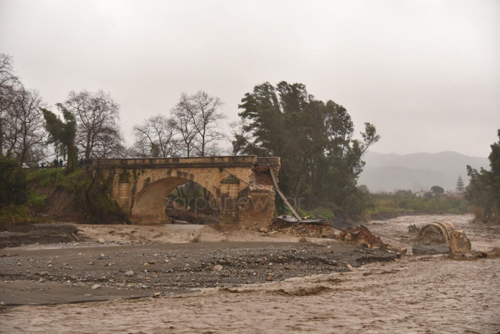 Χανιά: Κατέρρευσε ιστορική γέφυρα στον Αλικιανό (Video & Photos) - Media