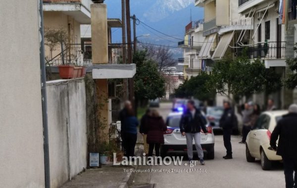 Λαμία: 70χρονος παρέσυρε με όπισθεν ηλικιωμένη στην είσοδο σπιτιού - Media