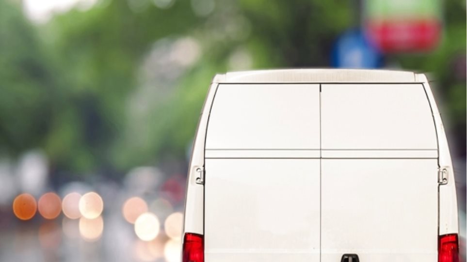 Καταγγελία για απαγωγείς παιδιών με λευκό βαν στον Τύρναβο! - Media