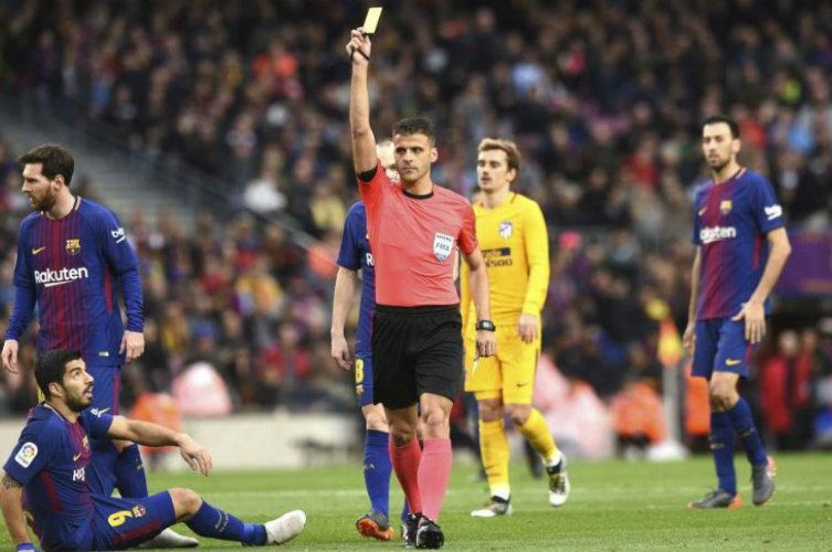 Εχθρός της Μπαρτσελόνα και «καρτάκιας» ο διαιτητής του ντέρμπι ΠΑΟΚ - Ολυμπιακός (Video) - Media