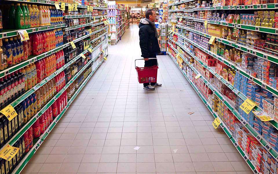 Σε μία δεκαετία «γκρεμίστηκε» η μεσαία τάξη στην Ευρώπη - Media