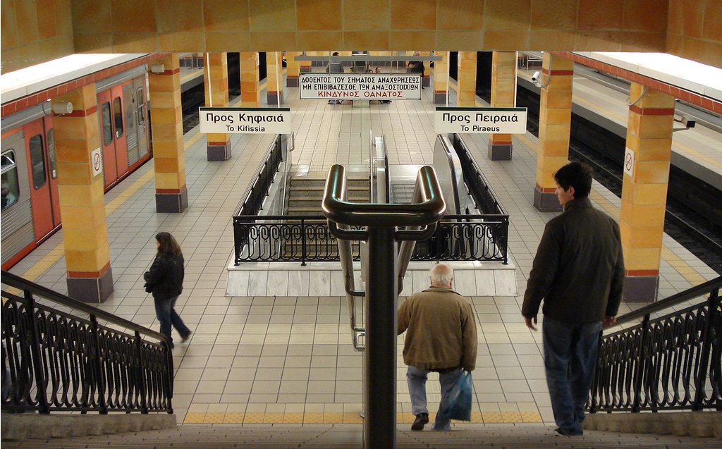 Ομόνοια: Νεκρός άνδρας στις ράγες του μετρό - Media
