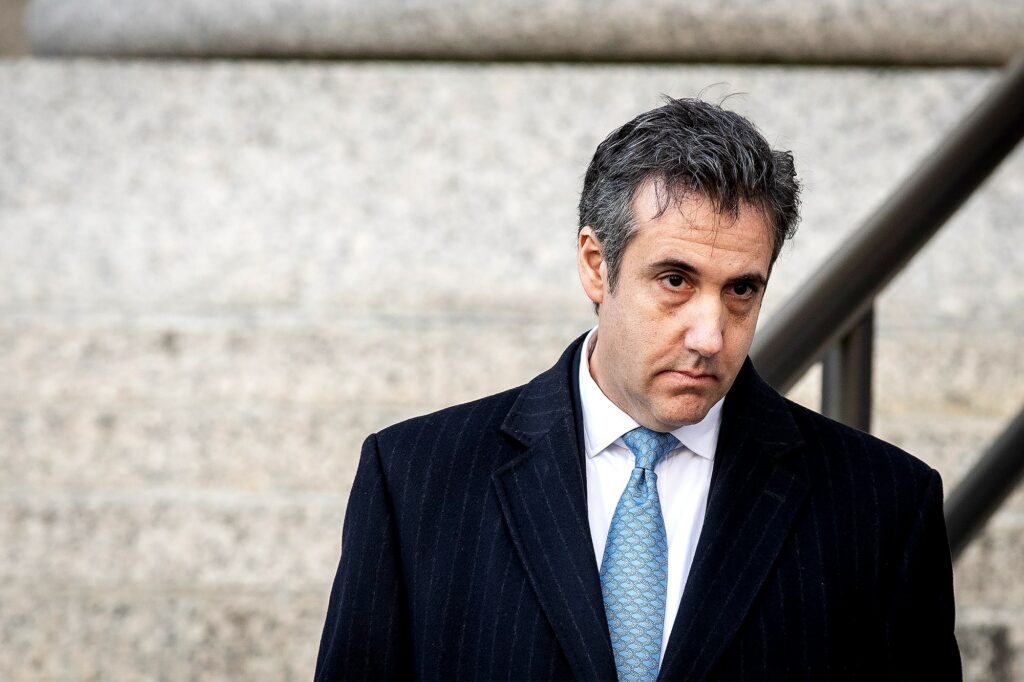 «Καίει» τον Τραμπ ο πρώην δικηγόρος του: Είναι ρατσιστής και απατεώνας (Video) - Media