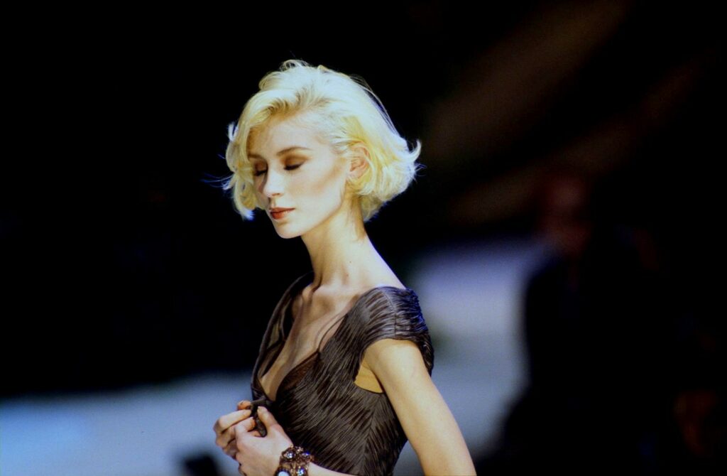 «Έφυγε» ολομόναχη η «μούσα» του Βερσάτσε και του Μιγκλέρ (Photos) - Media