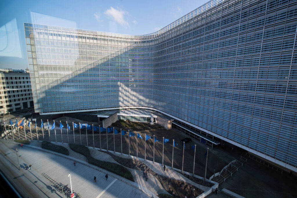 Αρνητική για την Ελλάδα η έκθεση της Κομισιόν - Μπλοκάρουν το 1 δισ. - Media