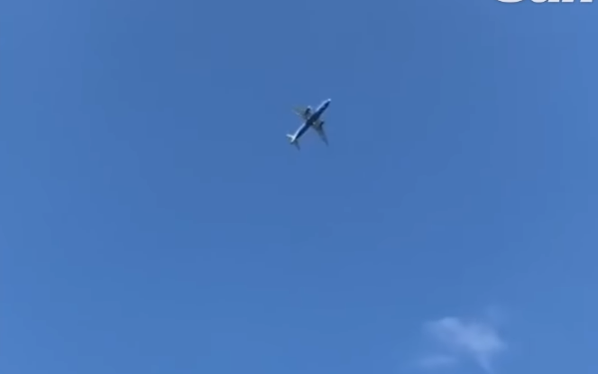 Η πτήση του τρόμου: Αεροπλάνο γίνεται... φτερό στον άνεμο (Videos) - Media