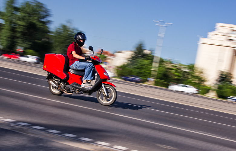 Πατσατσίδικο ζητά 800.000 ευρώ από ντελιβεράδες - Media