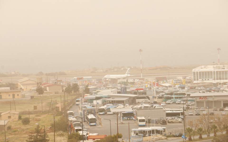Αφρικανικό τοπίο στο Ηράκλειο λόγω σκόνης (Photos) - Media