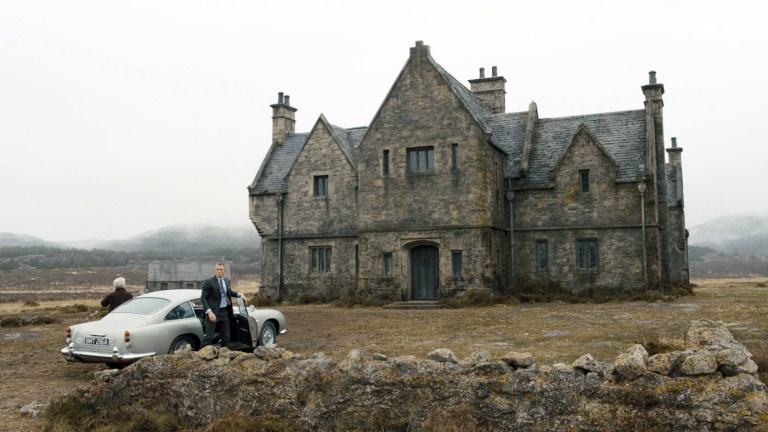 Πωλείται το σπίτι του «πατέρα» του Τζέιμς Μποντ (Photo) - Media