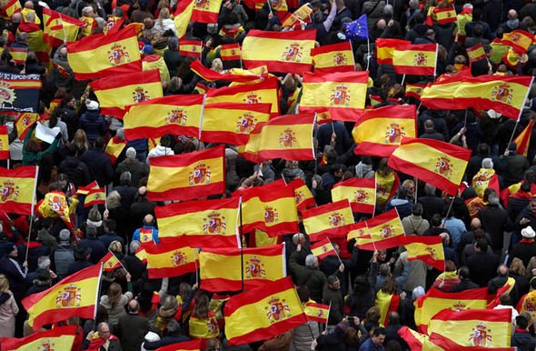 Ισπανία: «Σφαγή» στα τρία δεξιά κόμματα - Μάχη για τους τους ψηφοφόρους και την ηγεμονία της παράταξης - Media