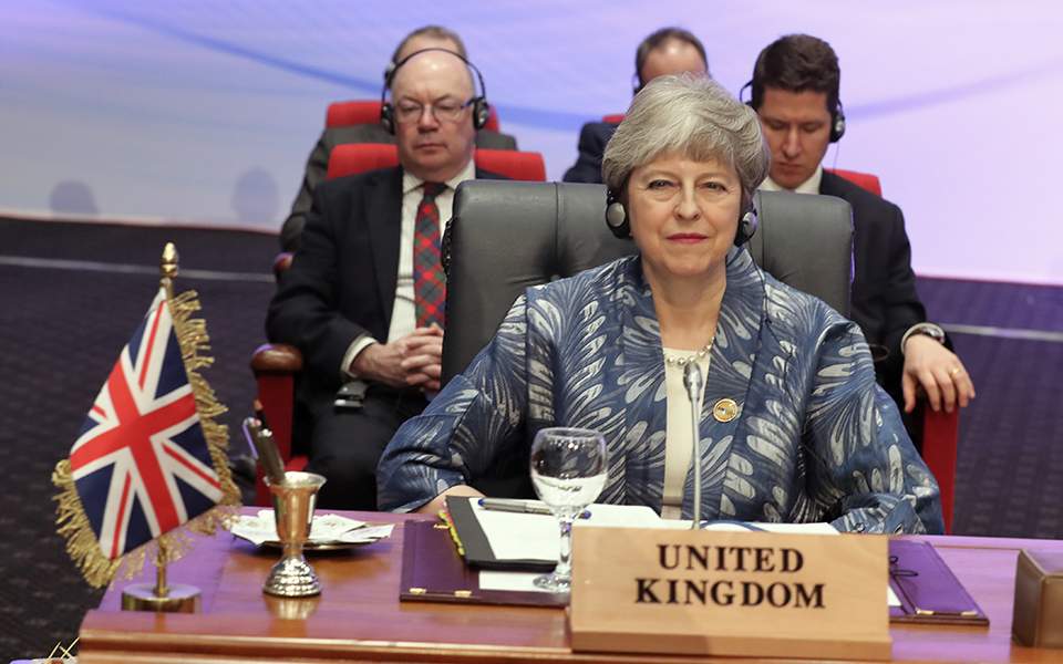 Η Τερέζα Μέι ενδέχεται να ζητήσει από την ΕΕ αναβολή του Brexit για 2 μήνες - Media