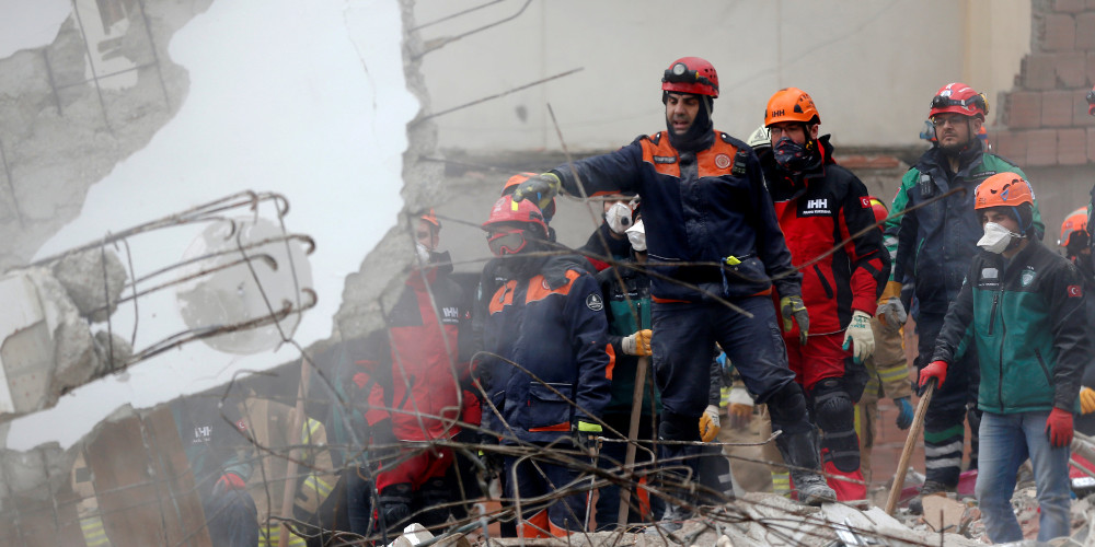 Τρεις συλλήψεις στην Τουρκία για την κατάρρευση πολυκατοικίας που σκότωσε 21 ανθρώπους - Media