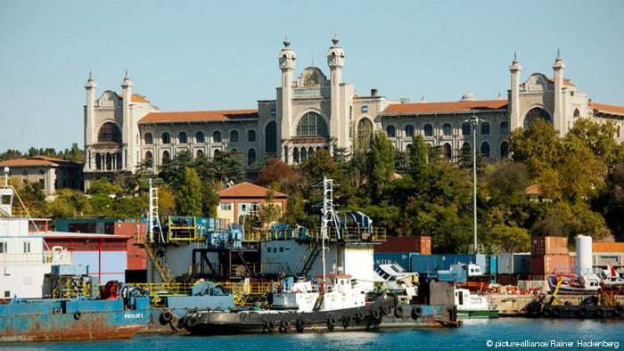 DW: Μπάτσελορ, μάστερ και διδακτορικά επί πληρωμή στην Τουρκία  - Media