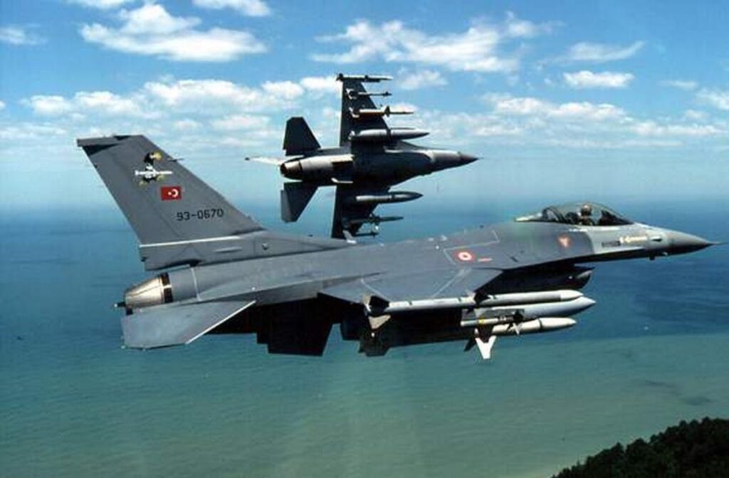 Θρίλερ στο Αιγαίο: «Παρά τρίχα» ατύχημα με τουρκικό F-16 - «Έχασε» τον κινητήρα του - Media