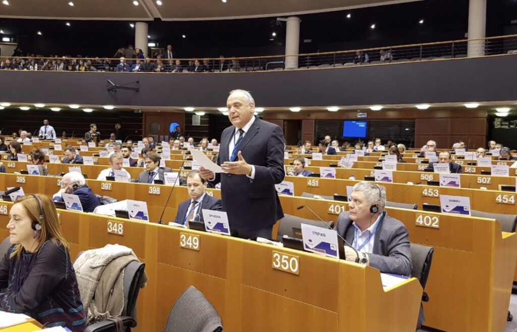 Παρέμβαση Σπύρου Σπυρίδωνος στην Κομισιον των Περιφερειών για να μην χαθούν πόροι για Αττική και Δυτική Μακεδονία - Media