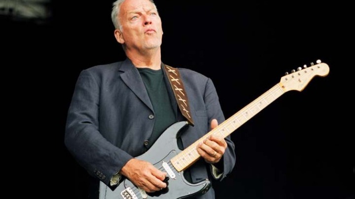 Σε πλειστηριασμό η Black Strat του Ντέιβιντ Γκίλμουρ, για καλό σκοπό - Media