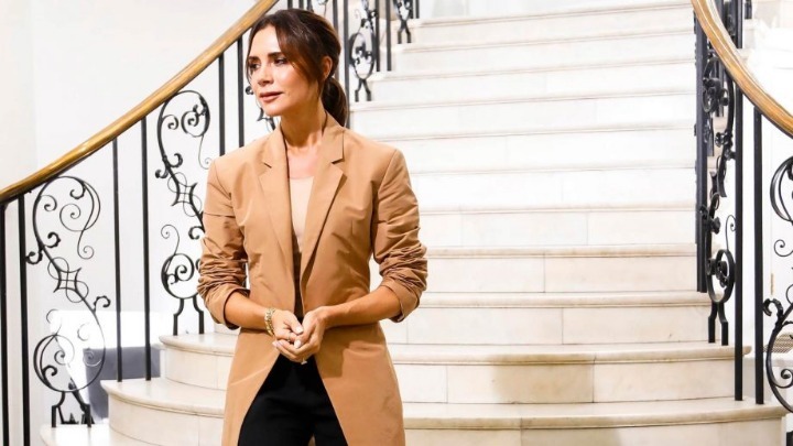 Η Βικτώρια Μπέκαμ «επιστρέφει» στη δεκαετία του ‘70 - Media