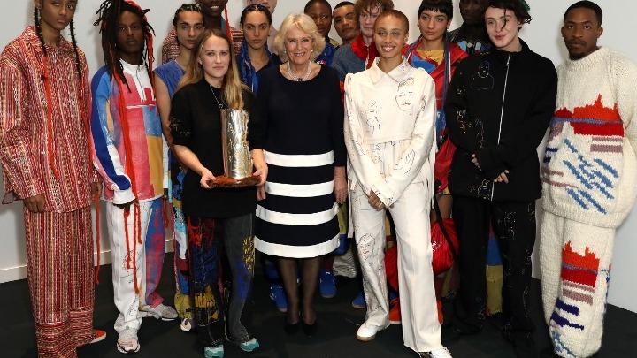 Μπέθανι Γουίλιαμς: Παρέλαβε το βραβείο της Βασίλισσας Ελισάβετ για τις ηθικές πρακτικές της - Media