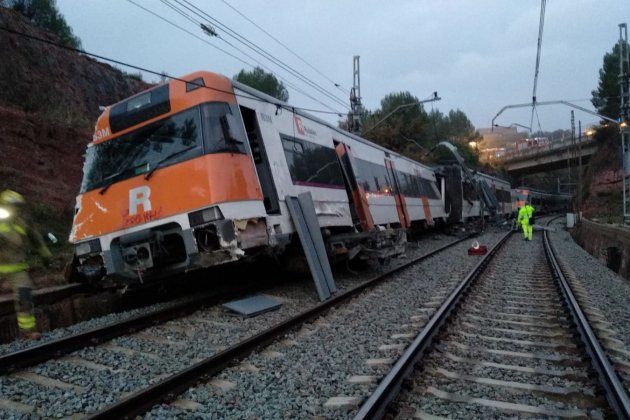Ισπανία: Τουλάχιστον ένας νεκρός και οκτώ τραυματίες από εκτροχιασμό τρένου (Video) - Media