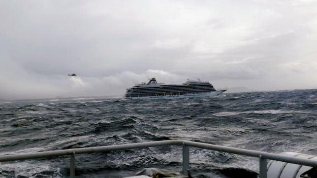 Νορβηγία: «Το πλοίο τρανταζόταν, έσπασαν τζάμια, έμπαιναν νερά» - Συγκλονίζουν οι μαρτυρίες των επιβατών του κρουαζιερόπλοιου (Photos) - Media