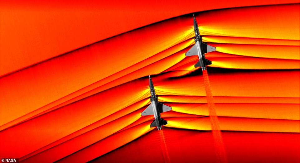 NASA: Κόβουν την ανάσα φωτογραφίες δυο αεροπλάνων που «σπάνε» το φράγμα του ήχου (Photos)  - Media