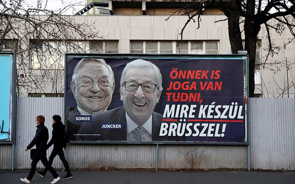 Ουγγαρία: Νέες αφίσες κατά Σόρος και Γιούνκερ - Media