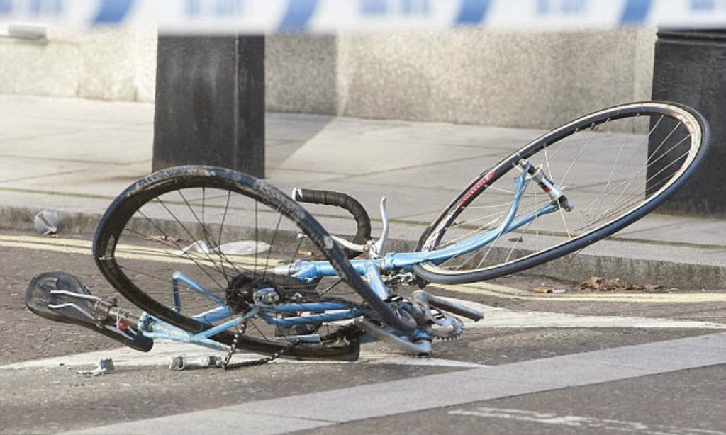 Εύβοια: Αυτοκίνητο παρέσυρε 12χρονο που έκανε ποδήλατο - Media