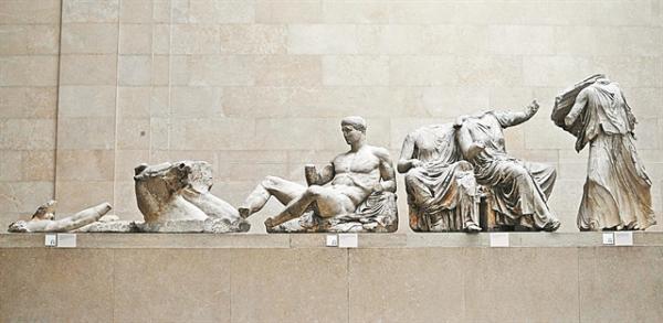 Νέα έρευνα αποκαλύπτει: Οι καλλιτέχνες γίνονται διάσημοι χάρη στις γνωριμίες τους - Media