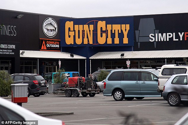 Ξεπουλάνε τα οπλοπωλεία στη Νέα Ζηλανδία πριν αλλάξουν οι νόμοι για την οπλοκατοχή (Photos) - Media