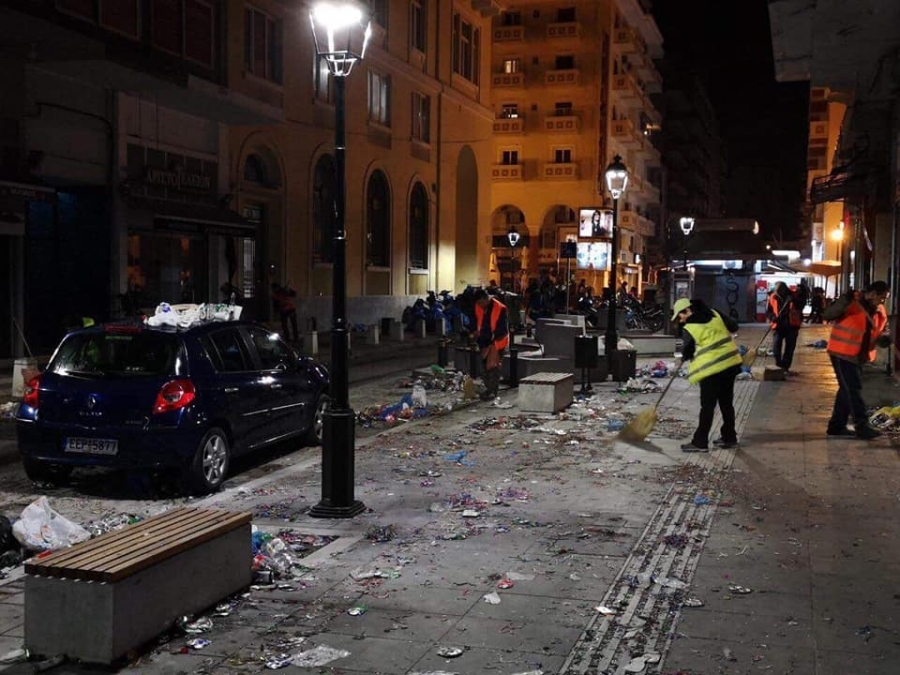 Απέραντος σκουπιδότοπος η Θεσσαλονίκη μετά το γλέντι της Τσικνοπέμπτης - Μάζεψαν 135 τόνους σκουπίδια! - Media