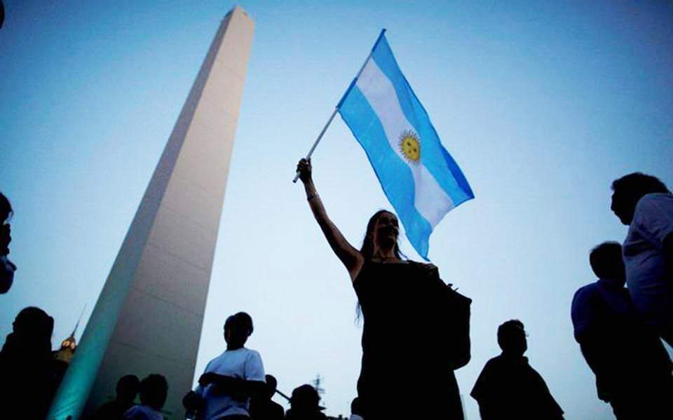 Δόση 10,87 δισ. και υποδείξεις από το ΔΝΤ στην Αργεντινή - Media