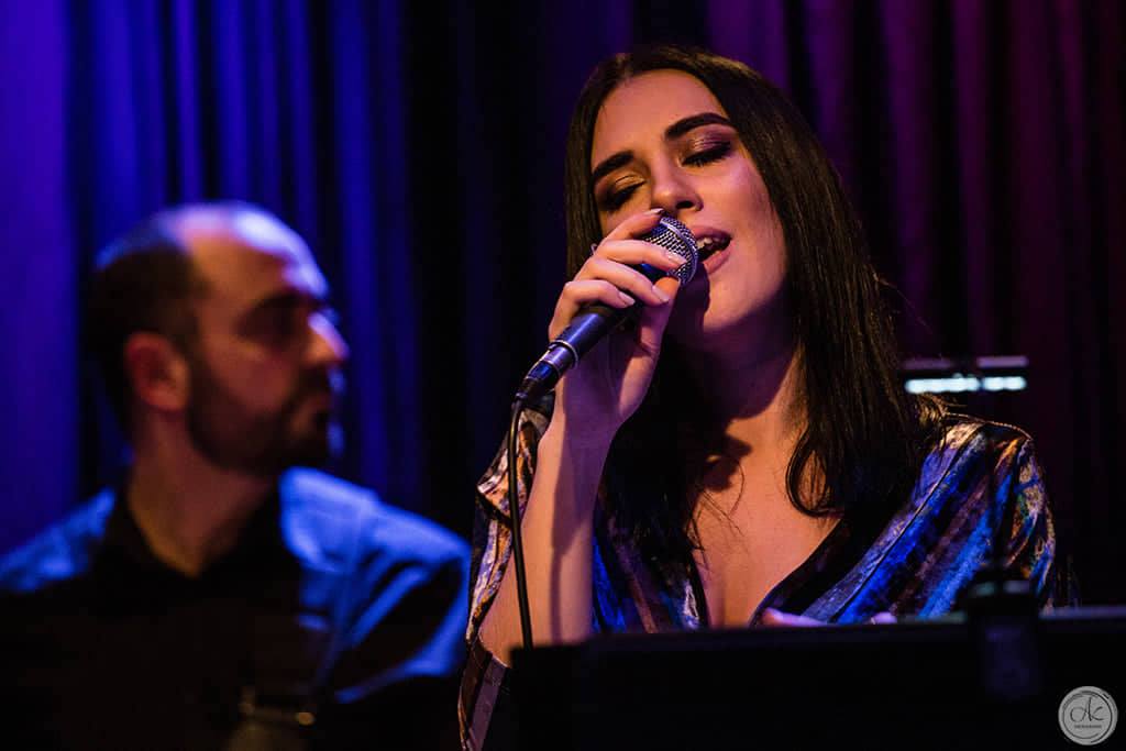 Η Αγγέλα Σιδηροπούλου live στο Σταυρό του Νότου - Media