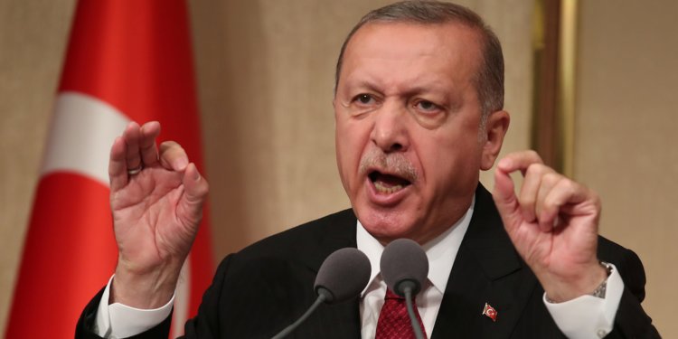 «Ξεσπάθωσε» ο Ερντογάν κατά Μακρόν: Κανένας δεν έχει τα δικαίωμα να μας λέει γιατί βρισκόμαστε εκεί - Media