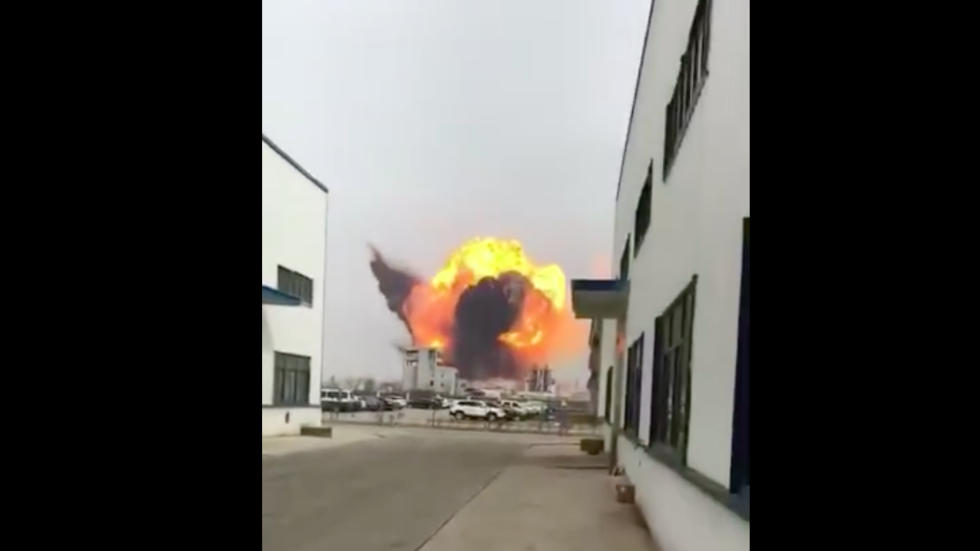 Ισχυρή έκρηξη σε χημικό εργοστάσιο στην Κίνα - Φόβοι για νεκρούς (Videos) - Media