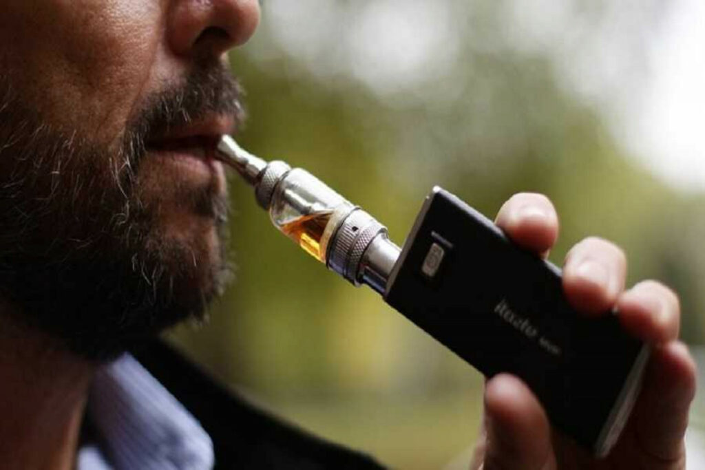 Νέα έρευνα επιβεβαιώνει: Το ηλεκτρονικό τσιγάρο προκαλεί συριγμό στους πνεύμονες - Media